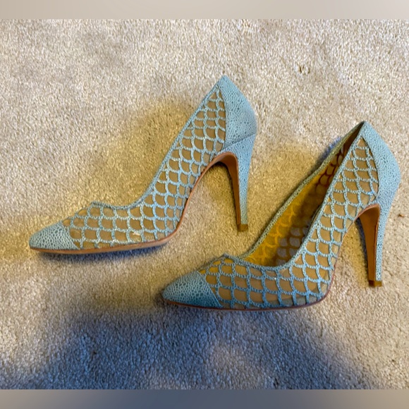 Size 38.5 Carmen mark valvo heels - Picture 2 of 4